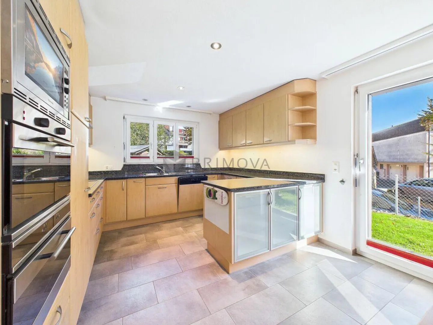 Maison jumelée unique prête pour son prochain propriétaire - Photo 2 sur 17