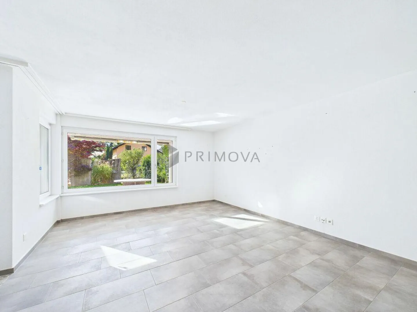 Maison jumelée unique prête pour son prochain propriétaire - Photo 4 sur 17