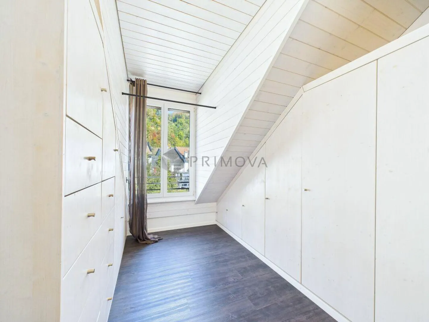 Maison jumelée unique prête pour son prochain propriétaire - Photo 14 sur 17