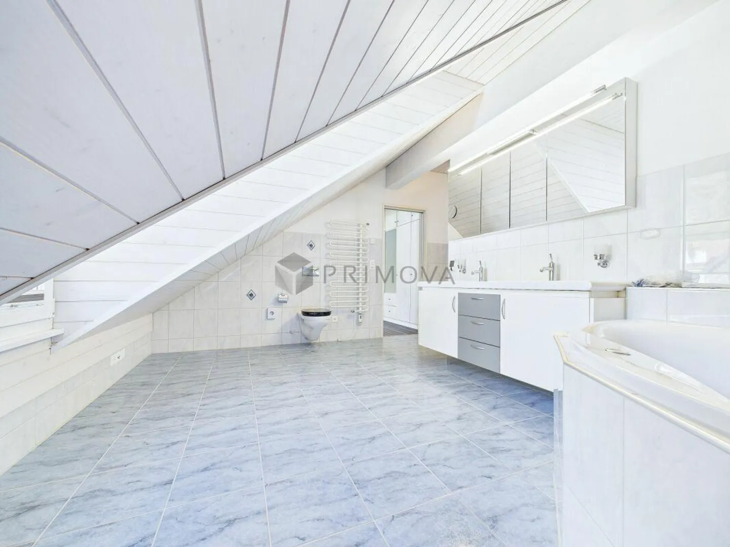 Maison jumelée unique prête pour son prochain propriétaire - Photo 15 sur 17