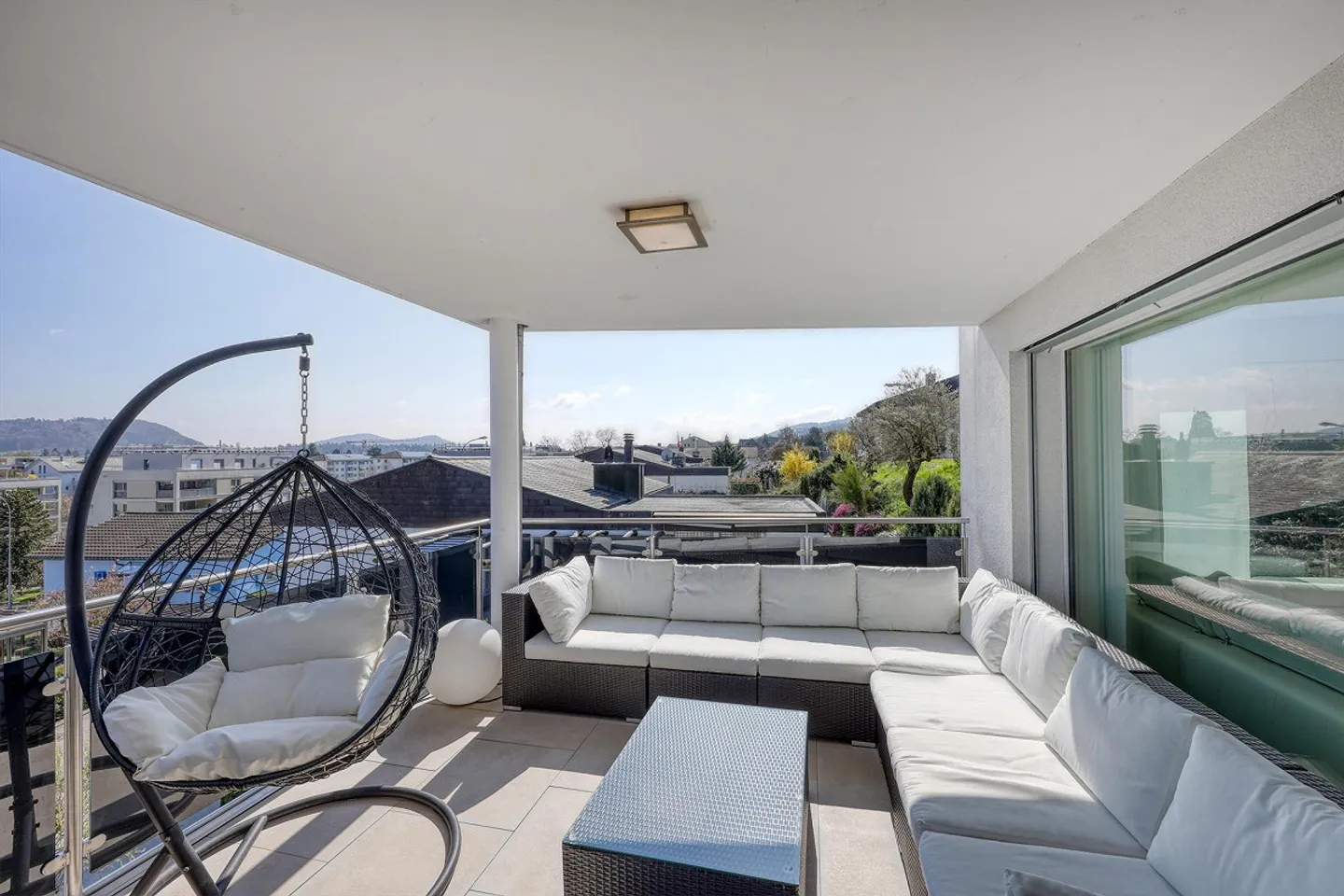 For those who prefer to stand above things! Living with a view. - Photo 11 of 13