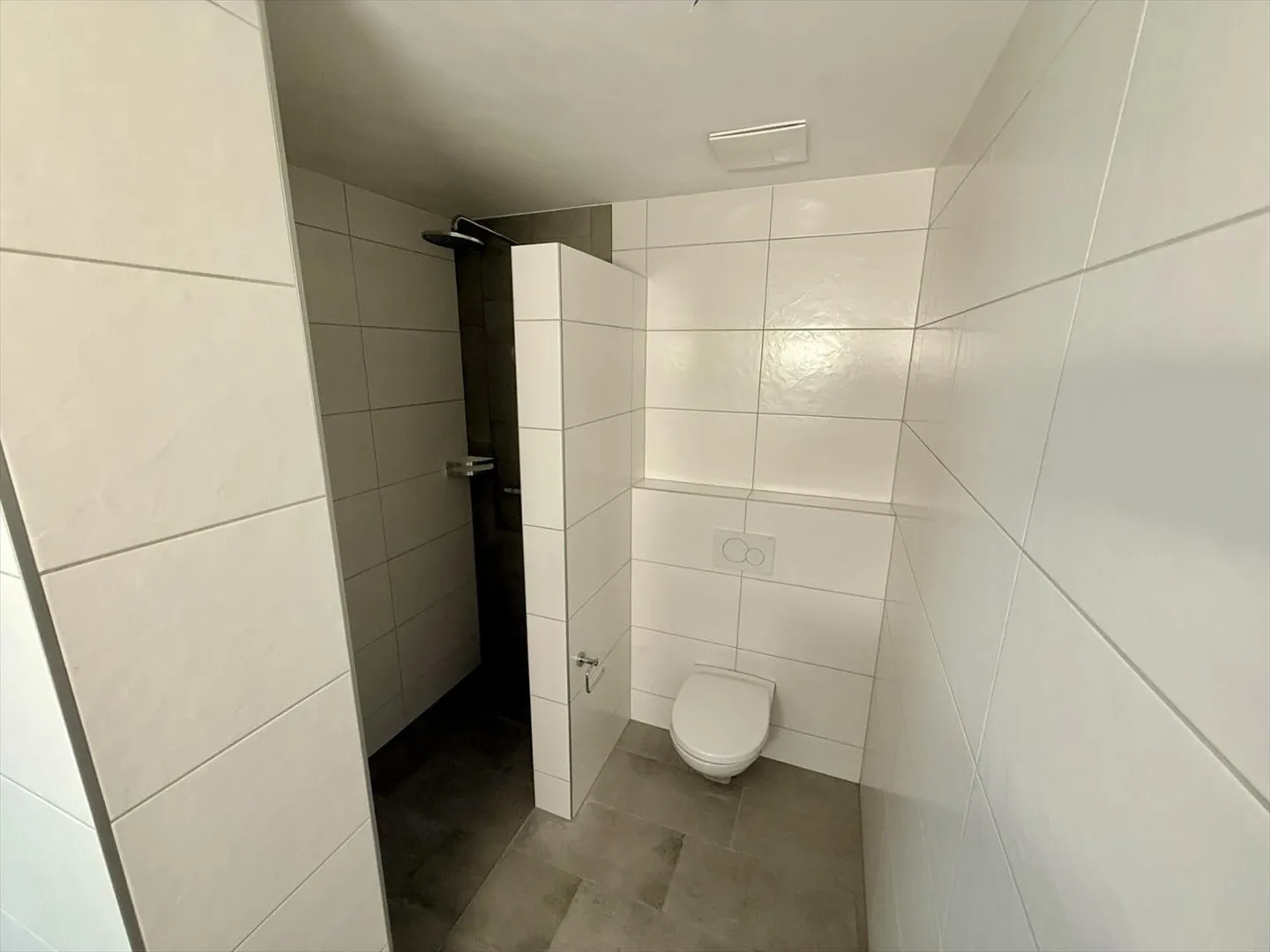 Spacieux appartement de 5.5 pièces avec terrasse, double place de parc et cave - Photo 7 sur 9