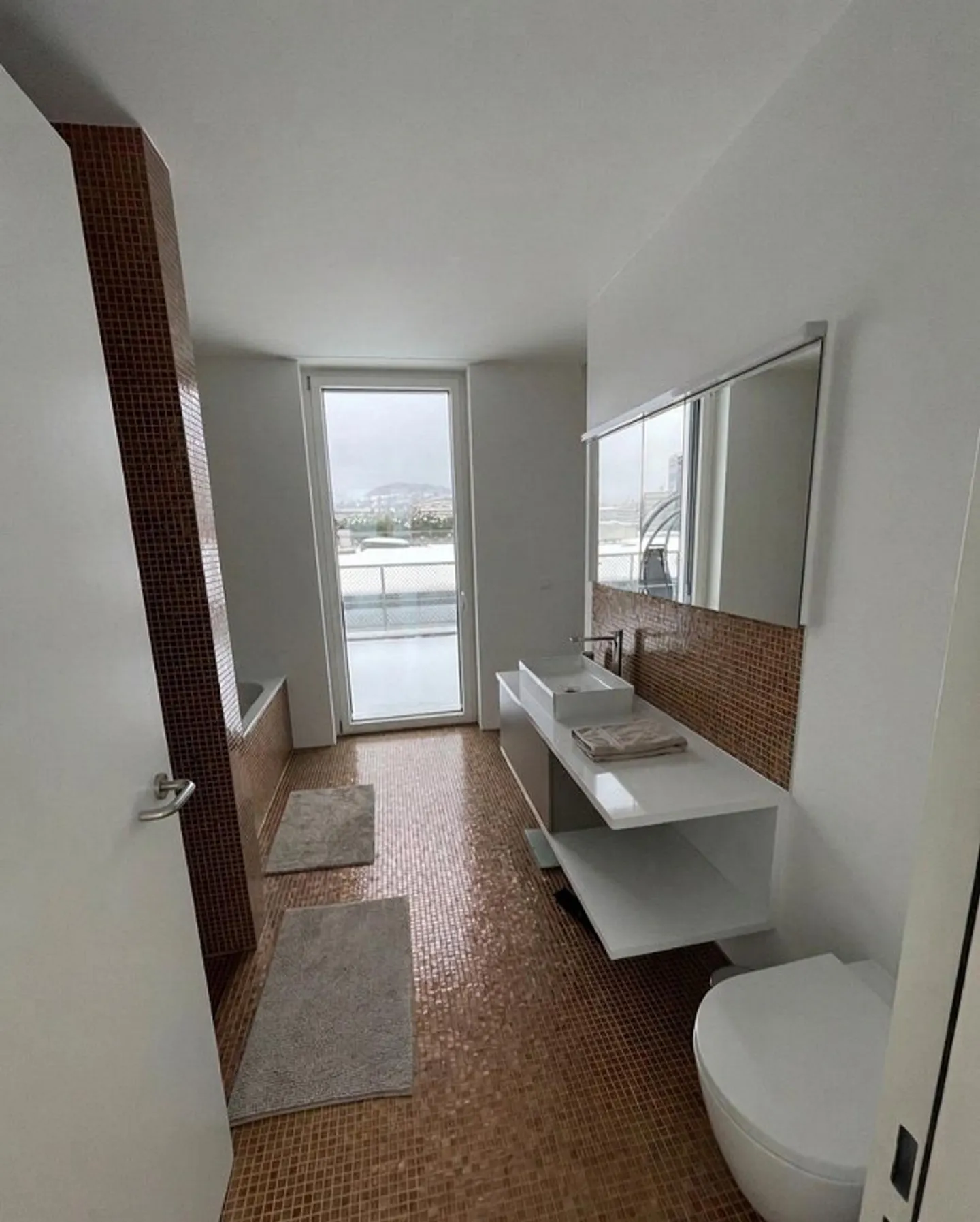 New modern 3 1/2 room penthouse apartment with stunning views and ri... - Photo 6 of 13