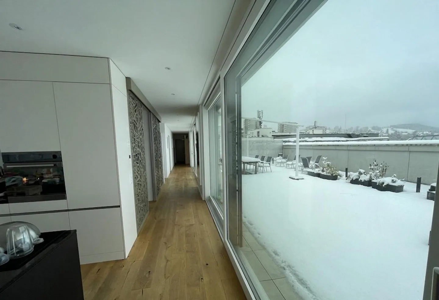 New modern 3 1/2 room penthouse apartment with stunning views and ri... - Photo 8 of 13