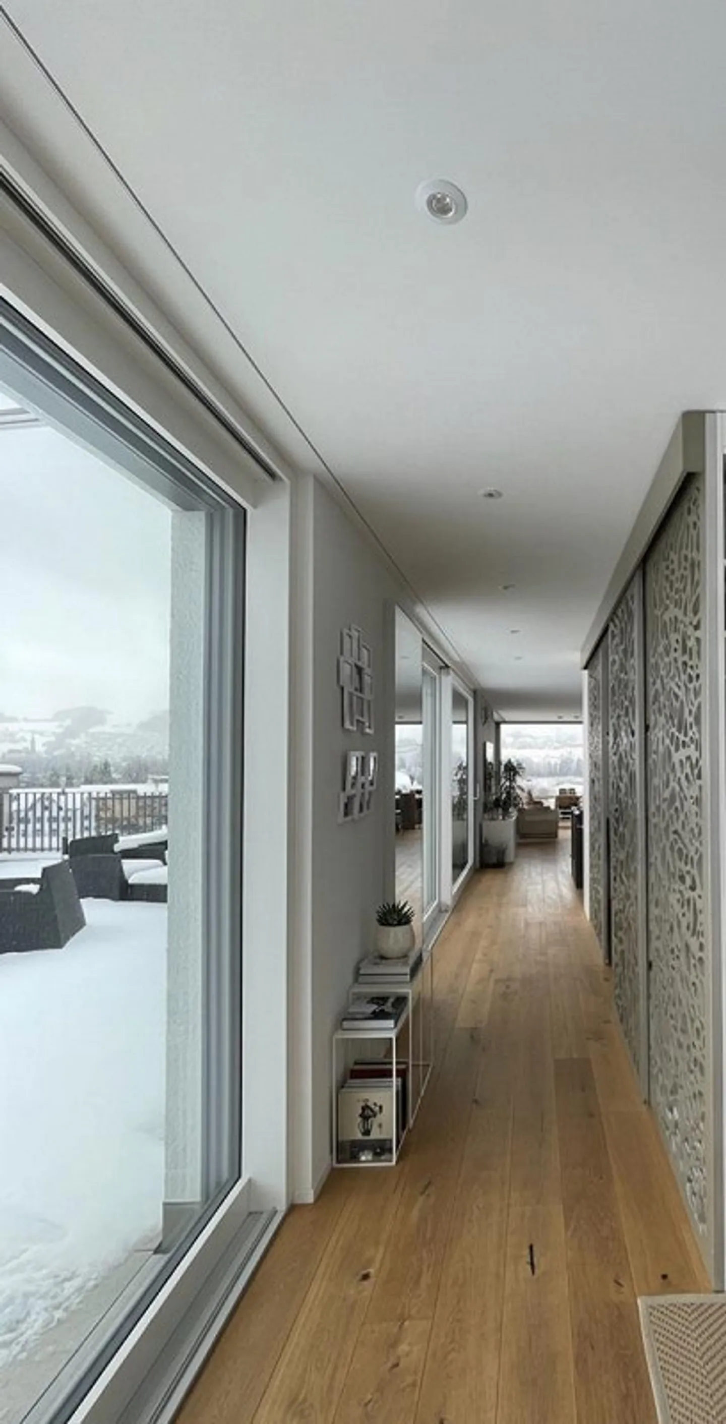 New modern 3 1/2 room penthouse apartment with stunning views and ri... - Photo 9 of 13