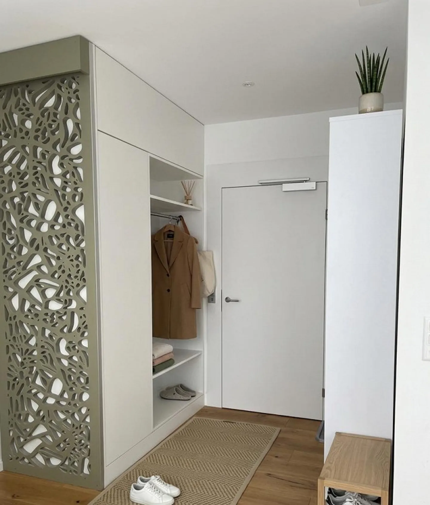 New modern 3 1/2 room penthouse apartment with stunning views and ri... - Photo 10 of 13