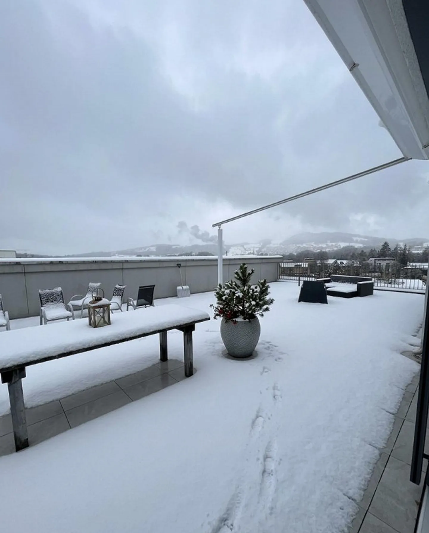 New modern 3 1/2 room penthouse apartment with stunning views and ri... - Photo 11 of 13