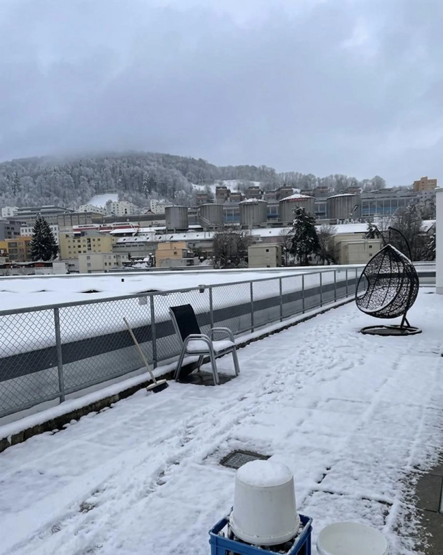 New modern 3 1/2 room penthouse apartment with stunning views and ri... - Photo 13 of 13