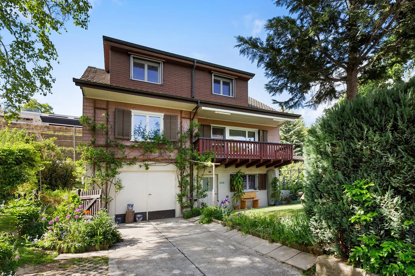 Casa unifamiliare con ampio spazio esterno in una posizione centrale - Foto 1 di 6