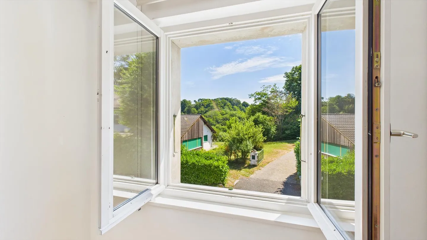 Semi-Detached House - Photo 9 of 15