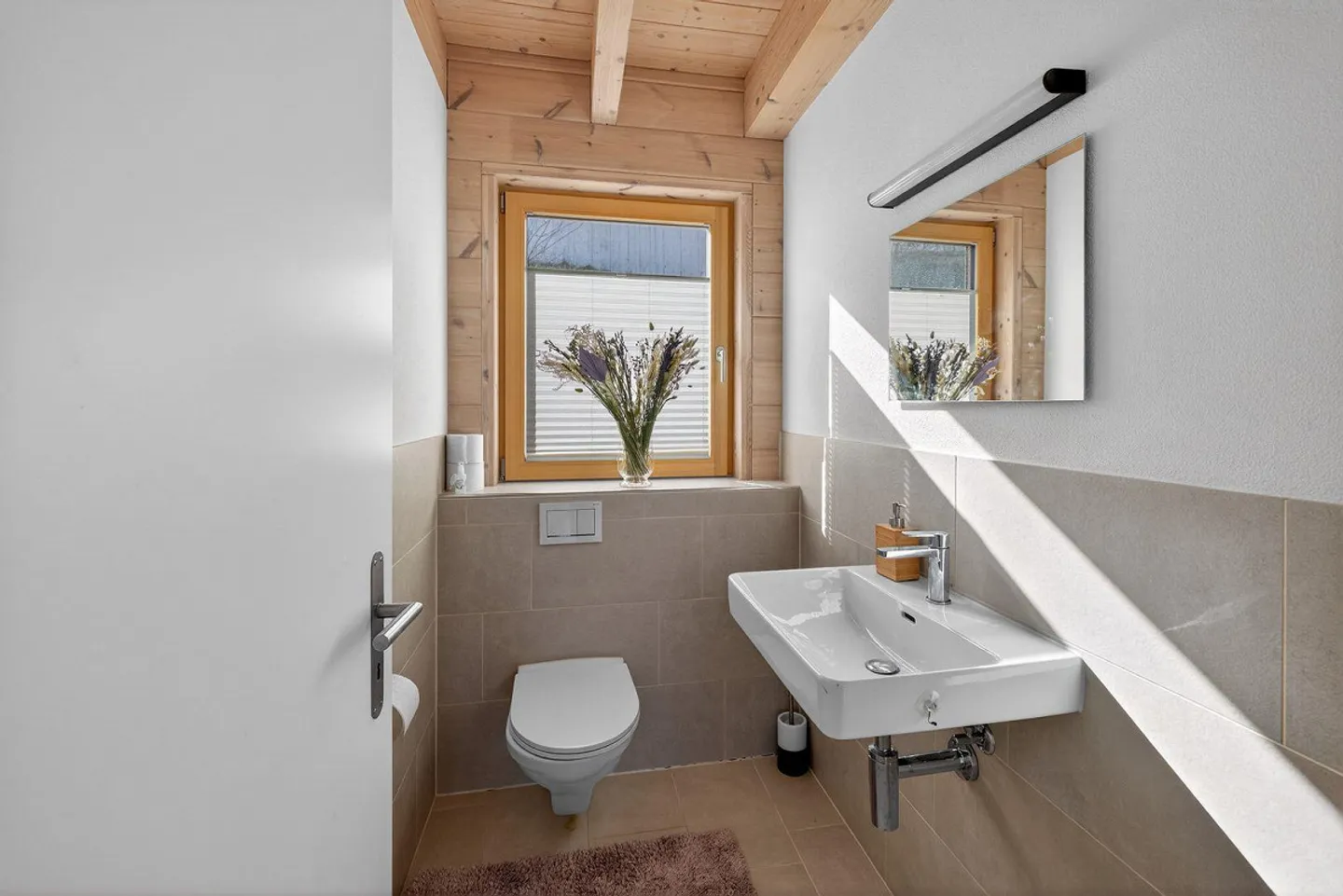 Casa unifamiliare quasi nuova con vista lago - Foto 5 di 13