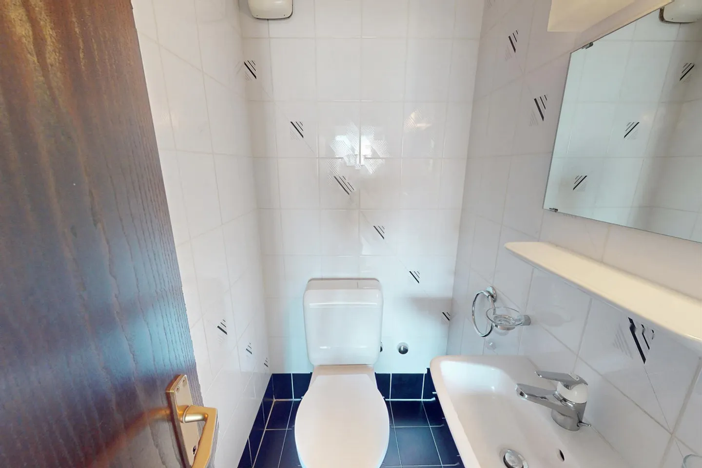 Charming Apartment in Giubiasco - Photo 8 of 9