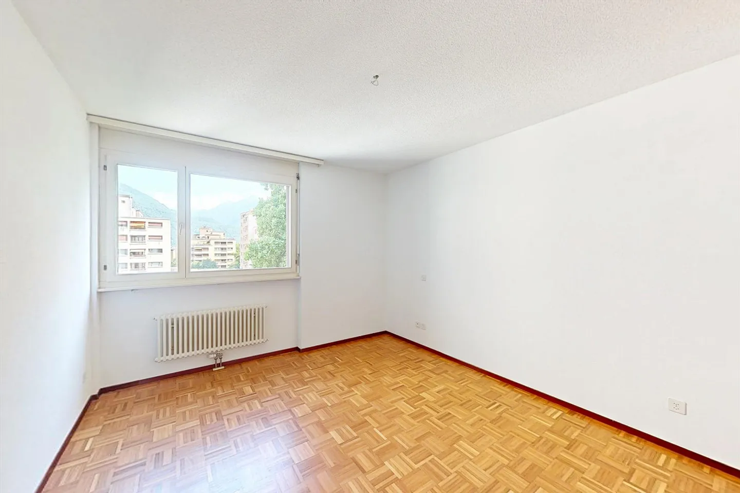 Charming Apartment in Giubiasco - Photo 5 of 9