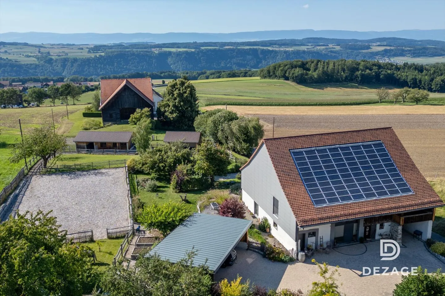 Ferme rénovée avec installations équestres et revenus énergétiques - Photo 2 sur 13