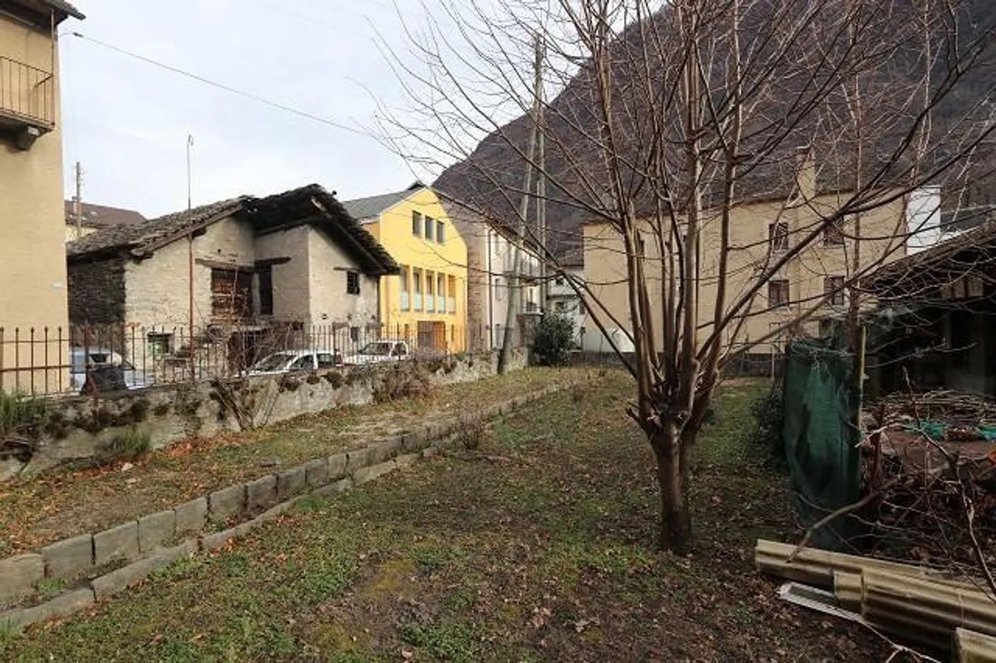 Maison plurifamiliale avec jardin - Photo 2 sur 20