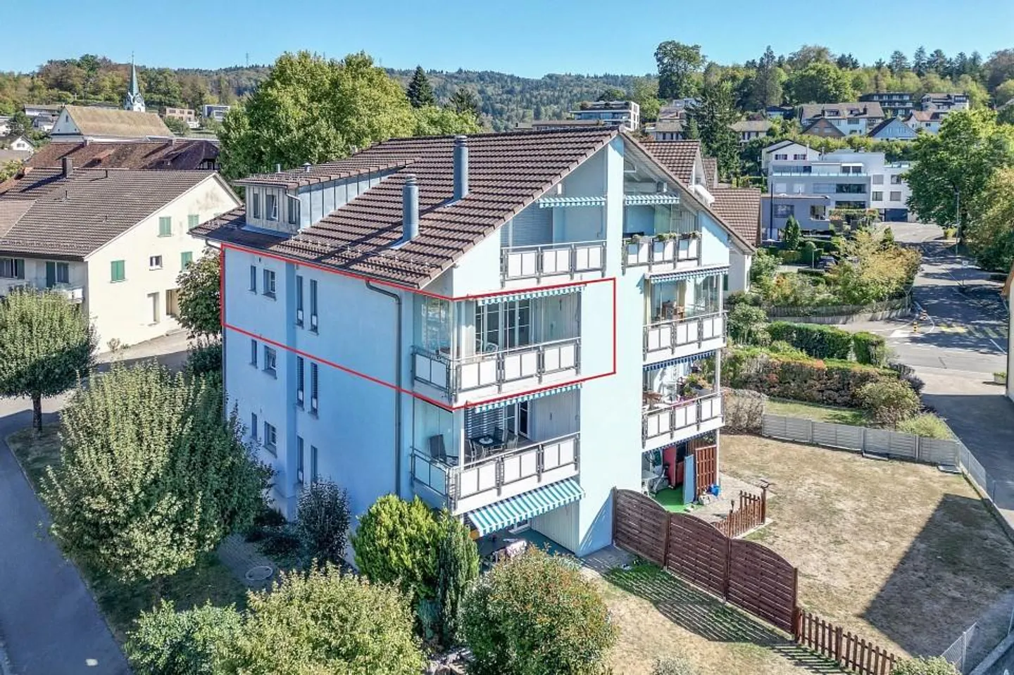 Ampio appartamento di 3,5 locali in una posizione estremamente centrale e soleggiata a Fislisbach vicino a Baden! - Foto 1 di 13