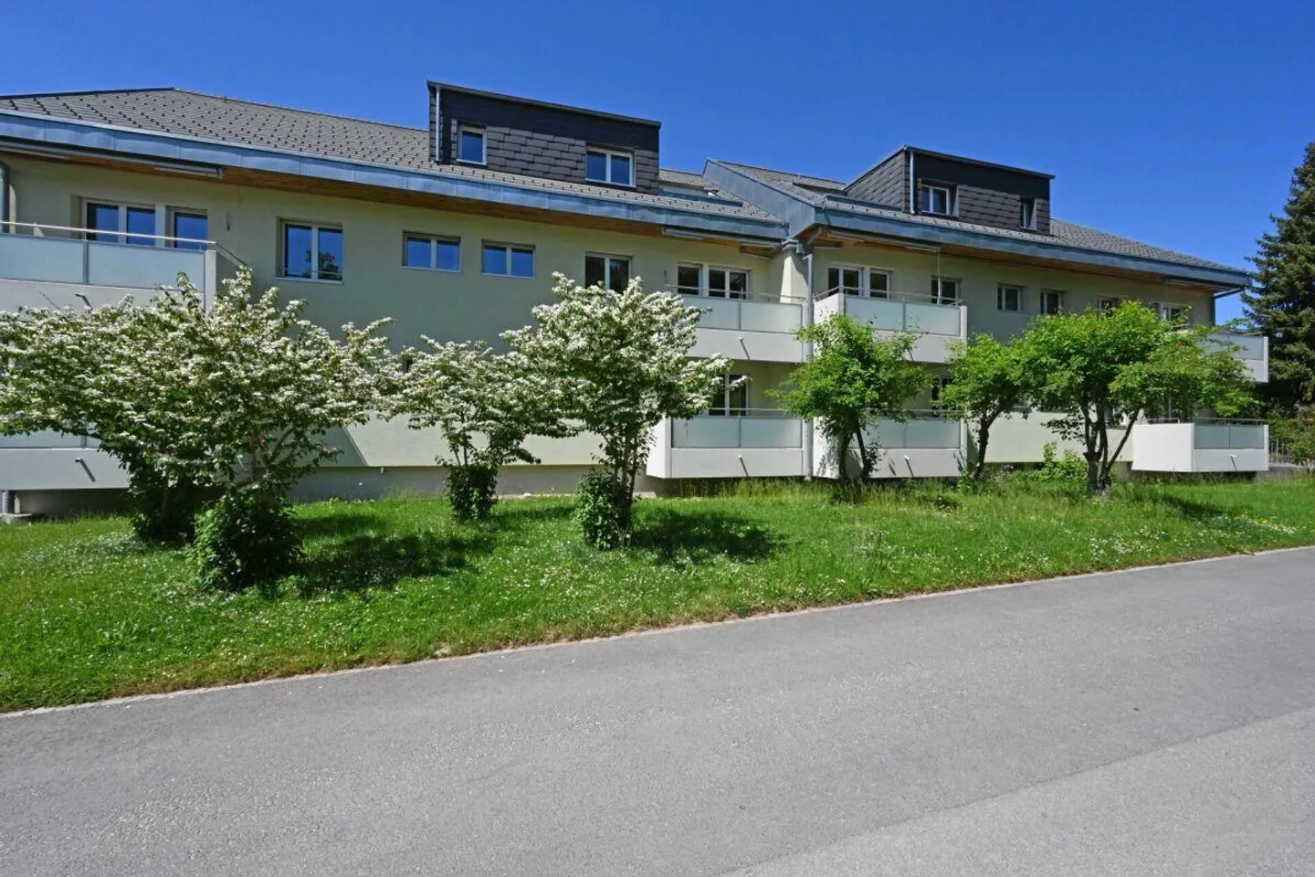 Arrive & Feel Good - Renovated Apartment in Jegenstorf - Photo 1 of 6