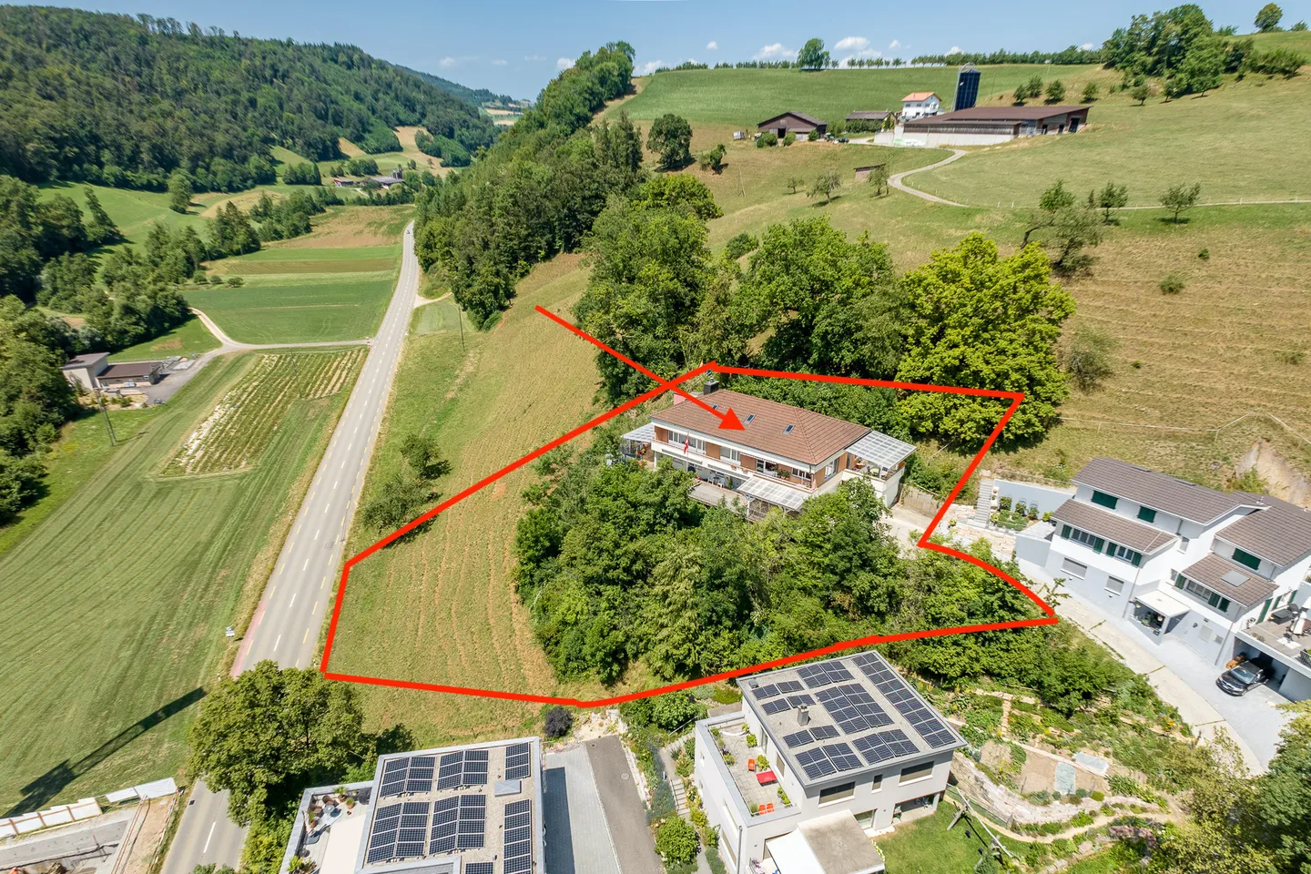 Geräumiges Haus mit atemberaubender Aussicht - Foto 1 von 13