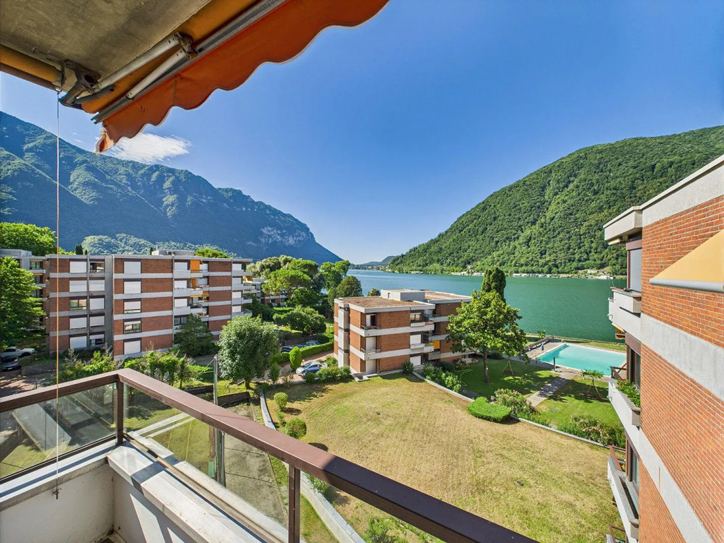 Elegant penthouse with lake view and direct access to the lake - Photo 3 of 13