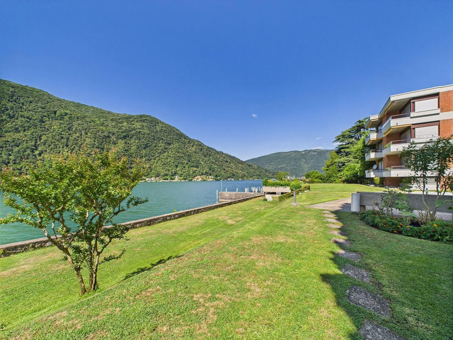 Elegant penthouse with lake view and direct access to the lake - Photo 1 of 13