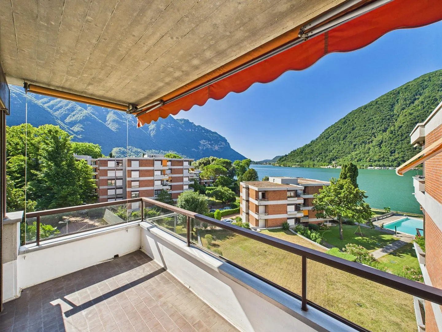 Elegant penthouse with lake view and direct access to the lake - Photo 4 of 13