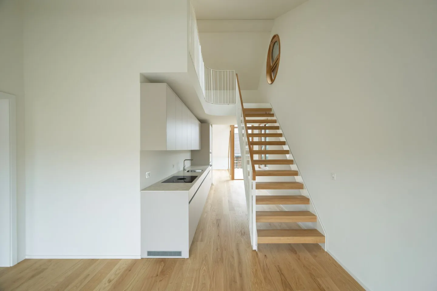 Grosszügige 3½-Zimmer-Dachwohnung mit Galerie und Balkon Kopie - Foto 5 di 15