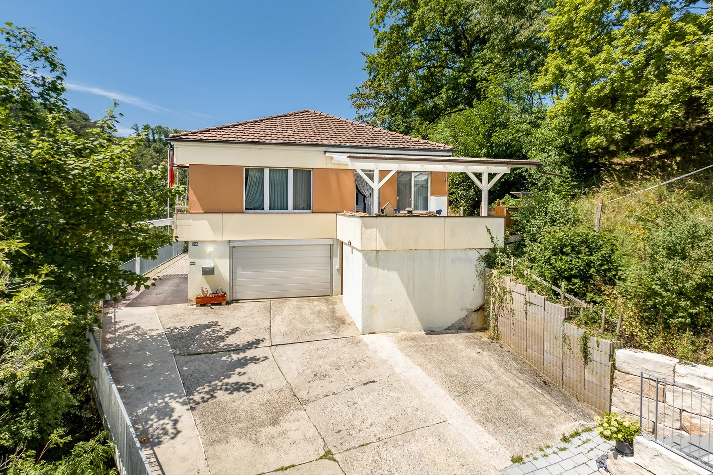 Geräumiges Haus mit atemberaubender Aussicht - Foto 3 von 13