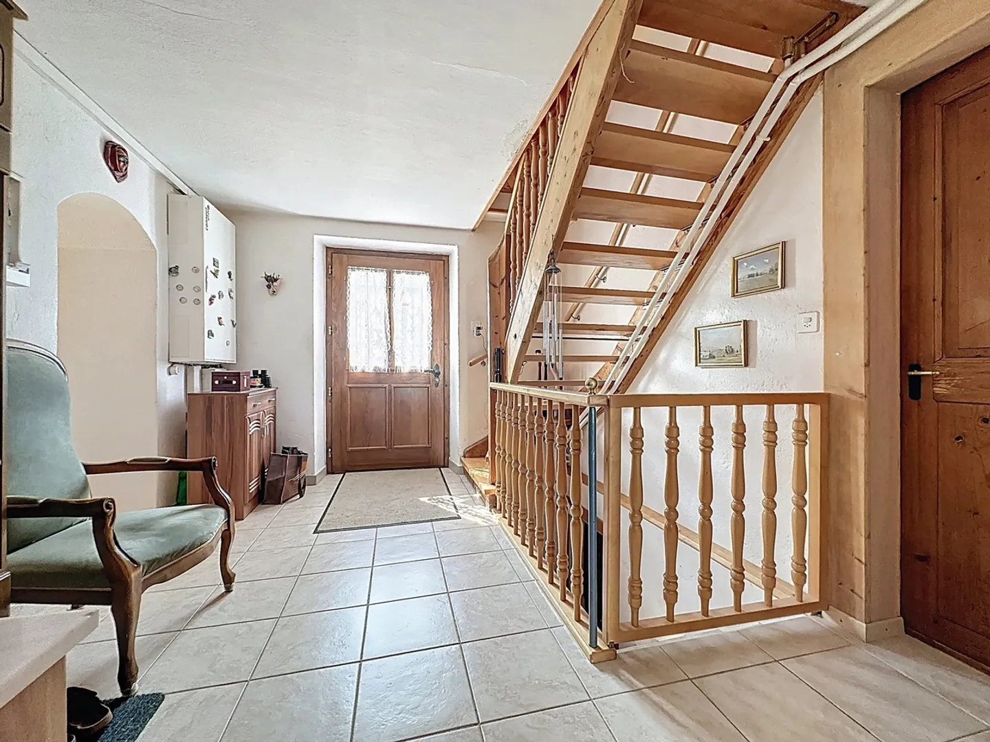 Family home with 7.5 rooms and land in Grandsivaz - Photo 3 of 13