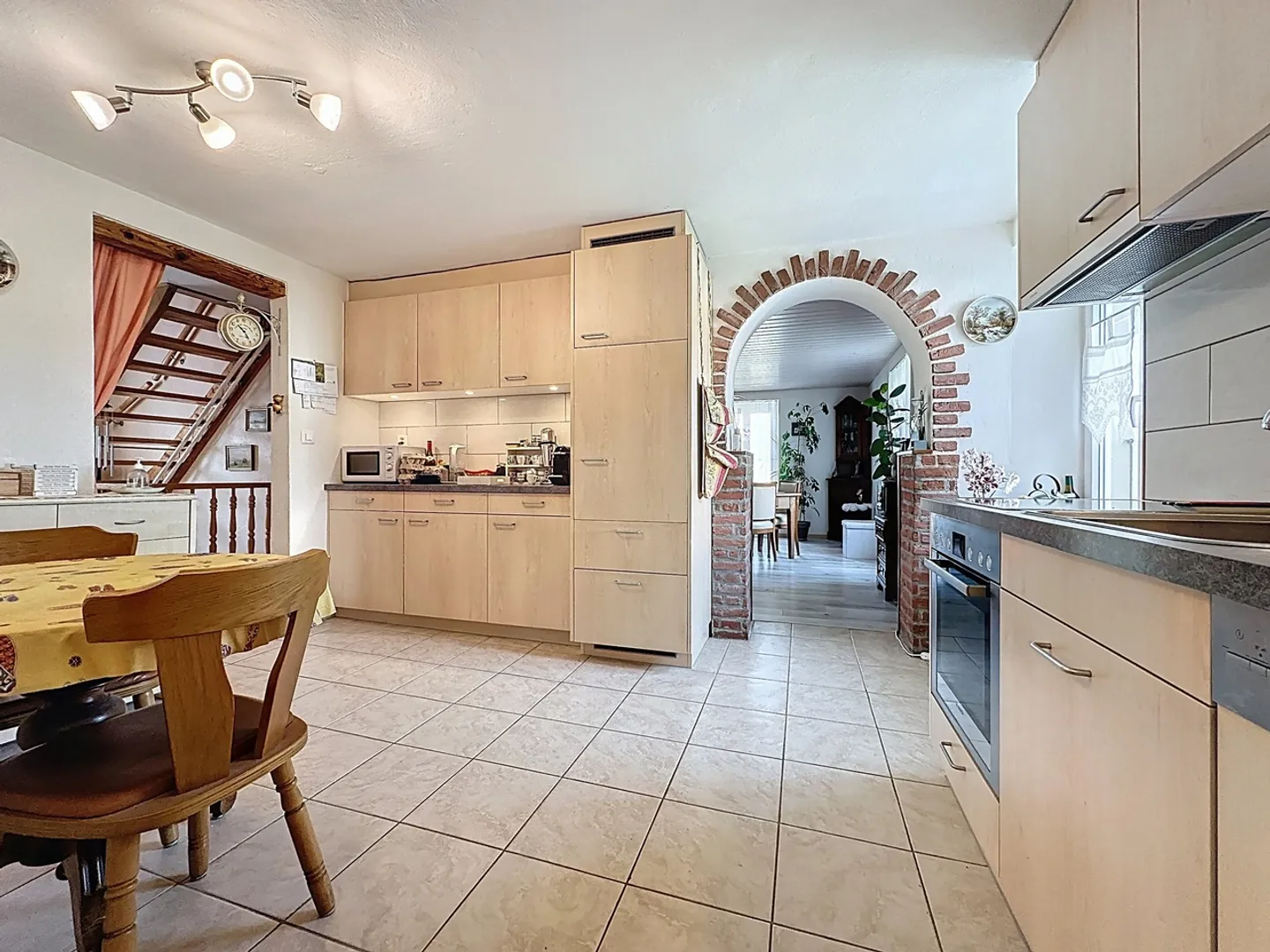 Family home with 7.5 rooms and land in Grandsivaz - Photo 4 of 13
