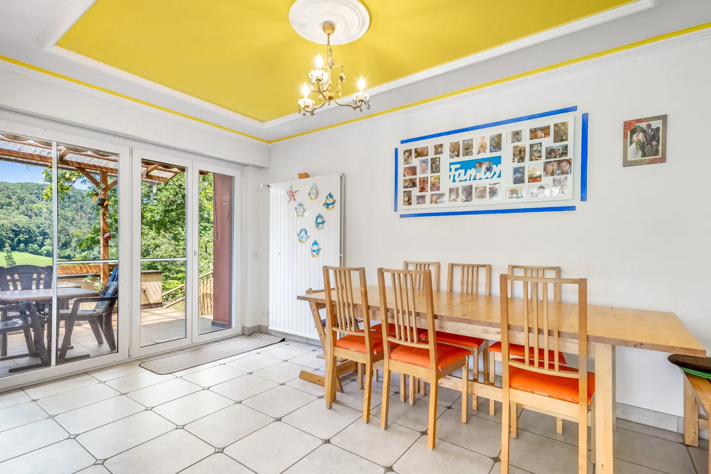 Geräumiges Haus mit atemberaubender Aussicht - Foto 9 von 13