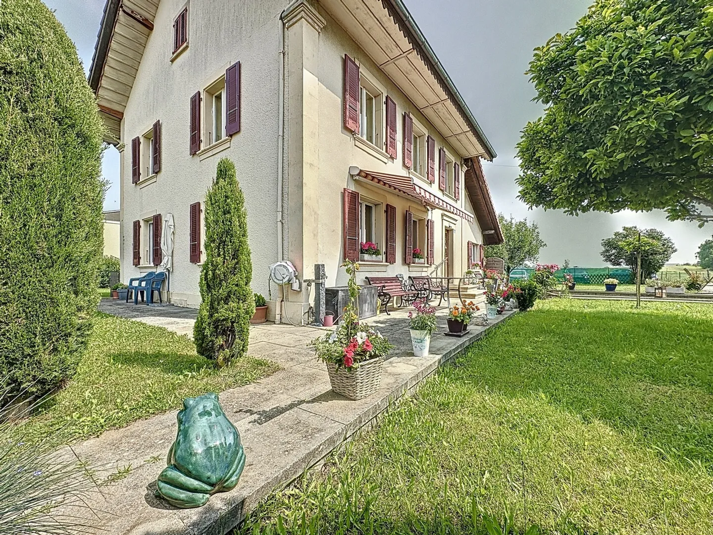 Family home with 7.5 rooms and land in Grandsivaz - Photo 11 of 13