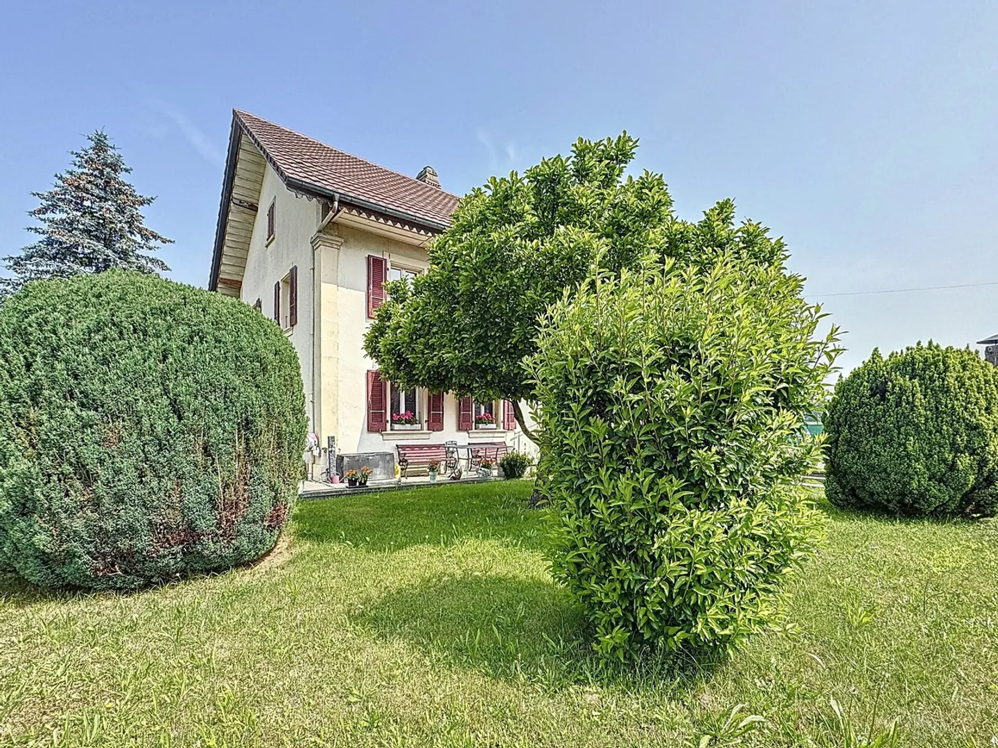 Family home with 7.5 rooms and land in Grandsivaz - Photo 12 of 13