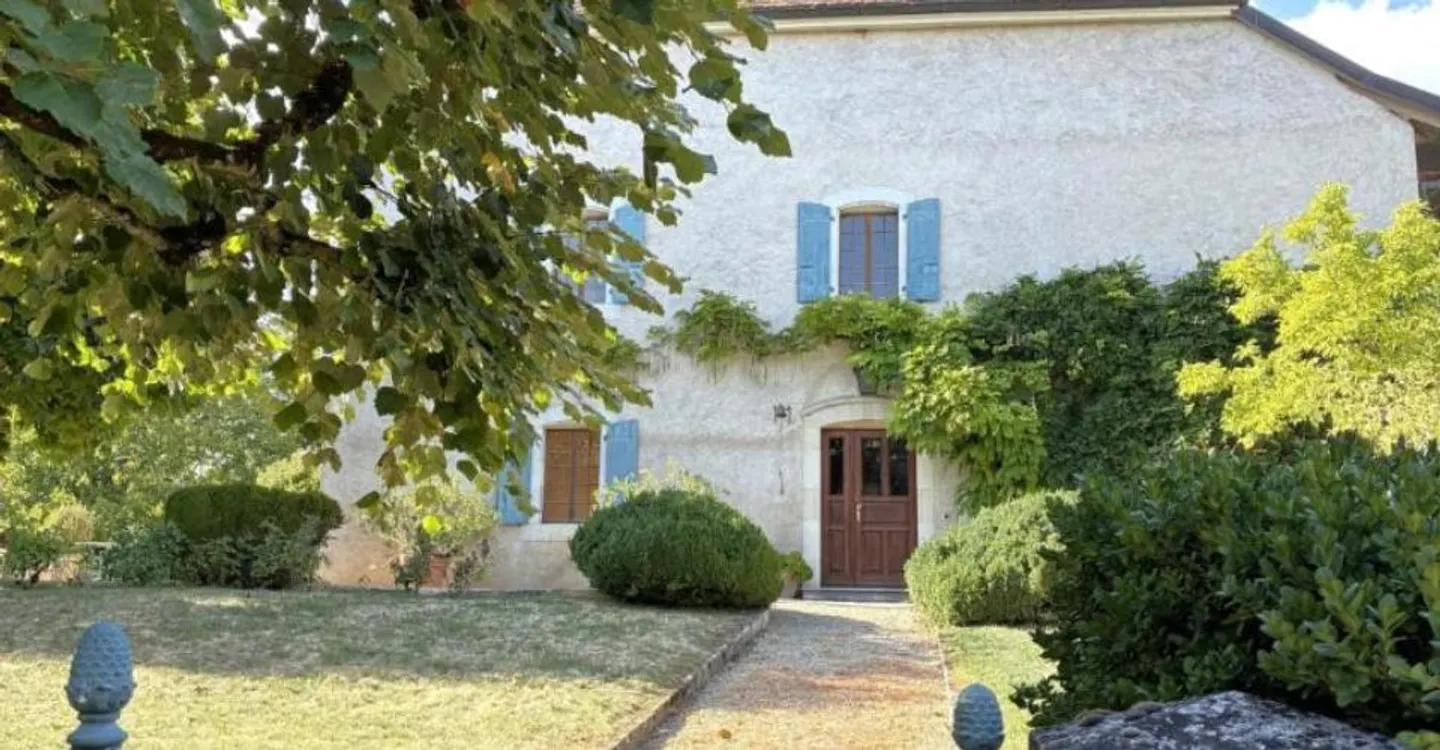 Charming Farmhouse with Garden - Photo 6 of 11