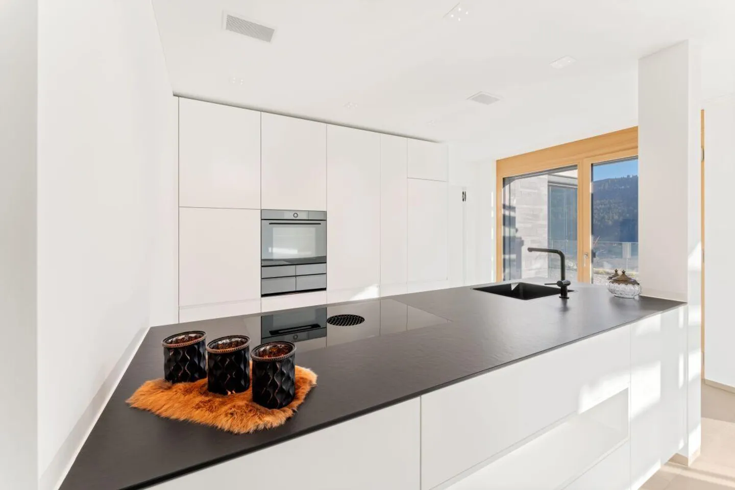 Prima o seconda residenza: Appartamento nuovo esclusivo in posizione privilegiata - Foto 2 di 12