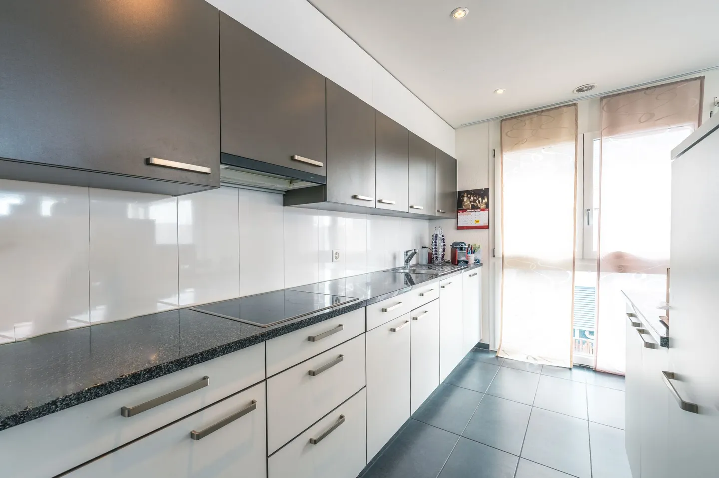 Spacious 4.5-room apartment with balcony and garden seating area - Photo 6 of 15