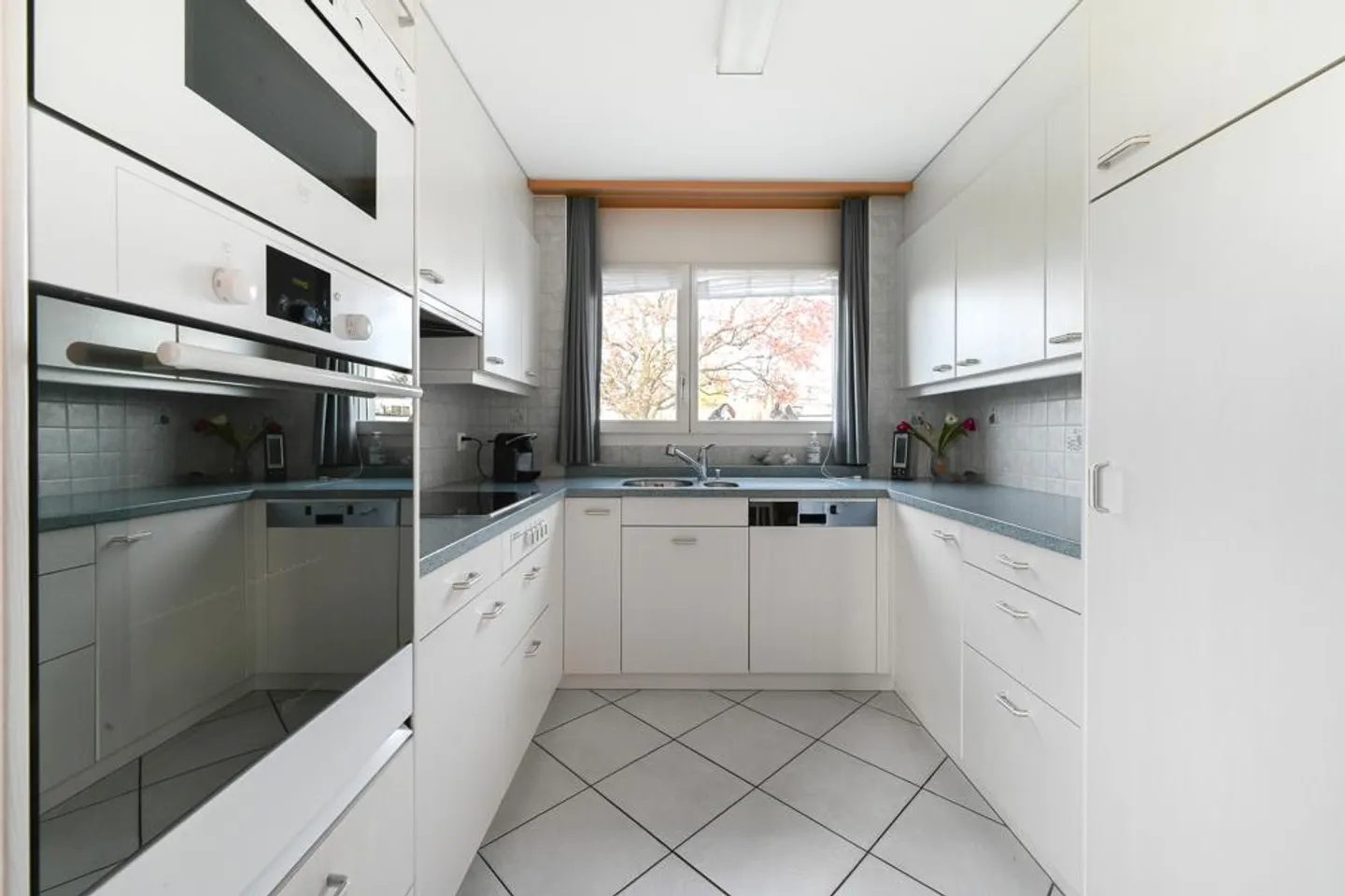 Quiet, green and family-friendly: Well-maintained house in a beautiful location - Photo 4 of 7