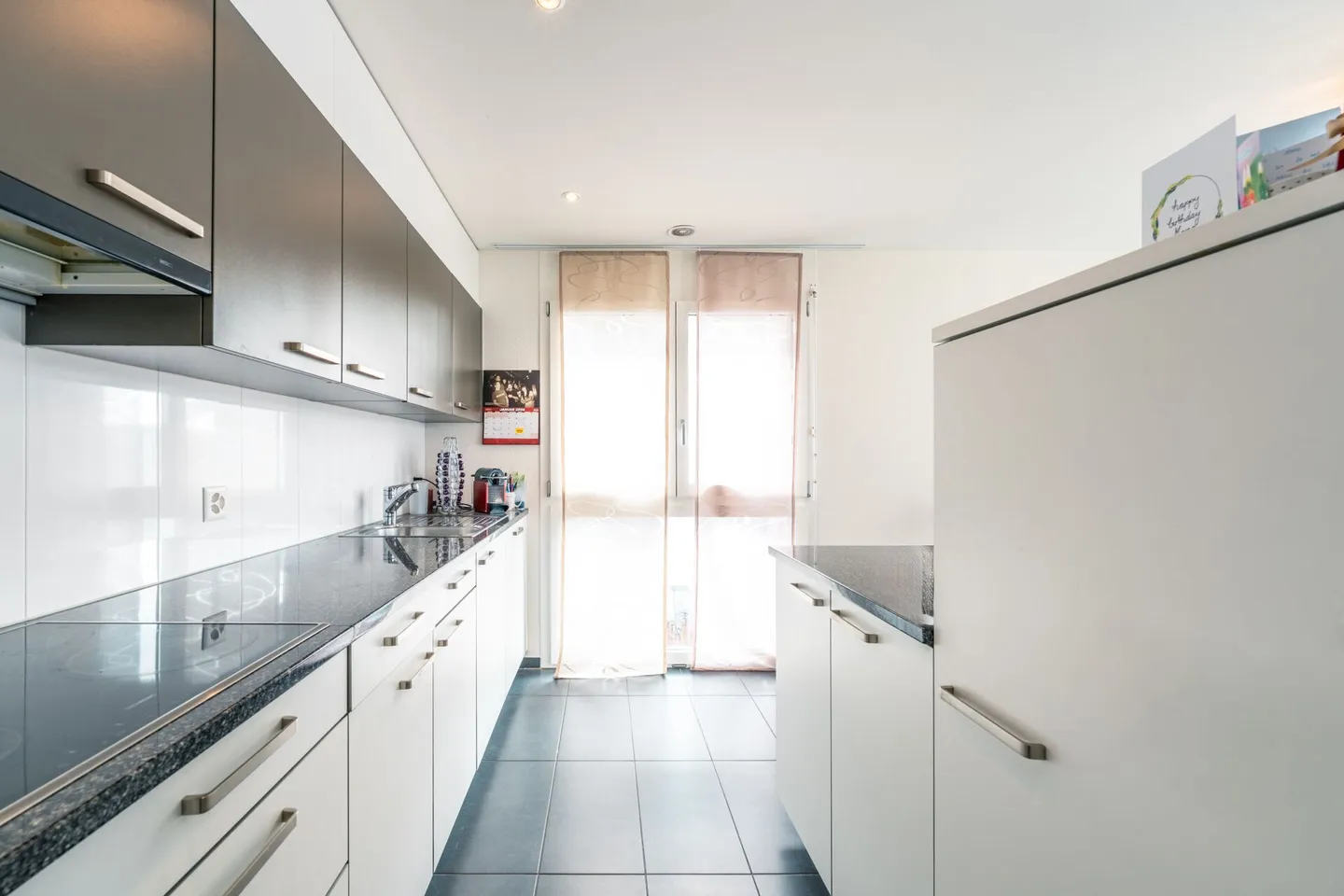 Spacious 4.5-room apartment with balcony and garden seating area - Photo 4 of 15