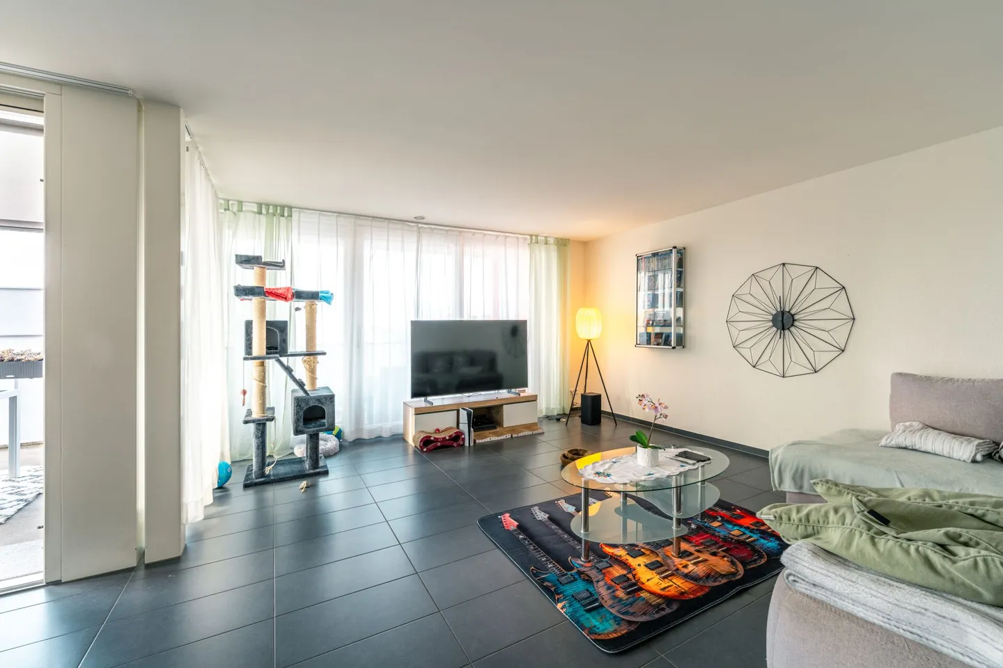 Spacious 4.5-room apartment with balcony and garden seating area - Photo 9 of 15