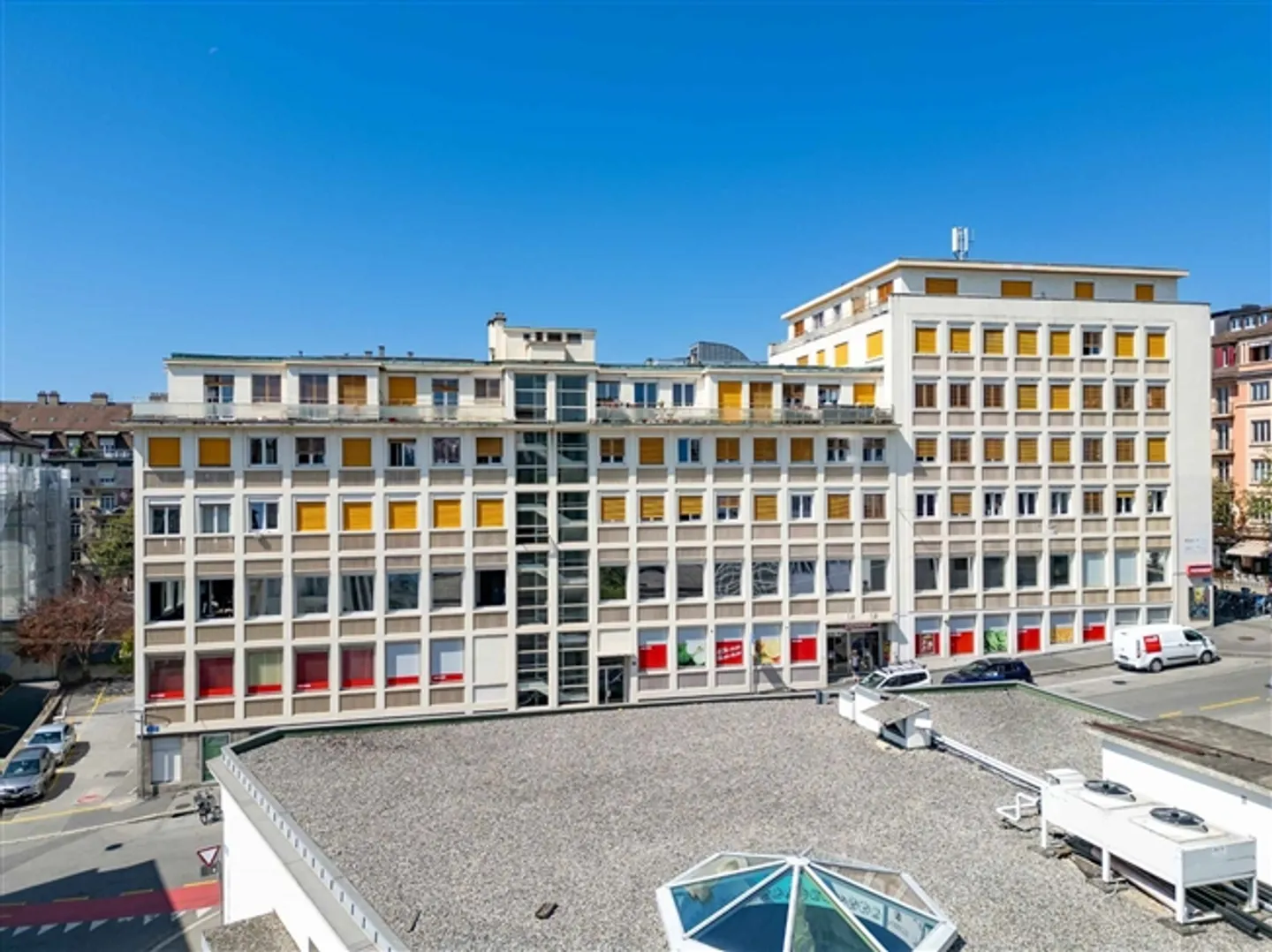 Station de lavage avec parkings et bureau - près de la gare - Photo 1 sur 2