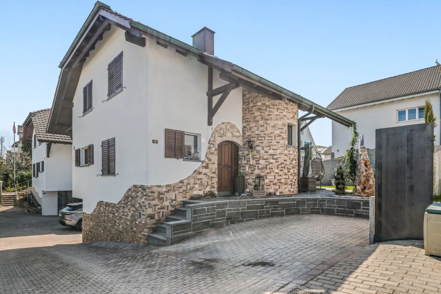 Geräumiges Familienhaus mit Garten - Foto 3 von 14