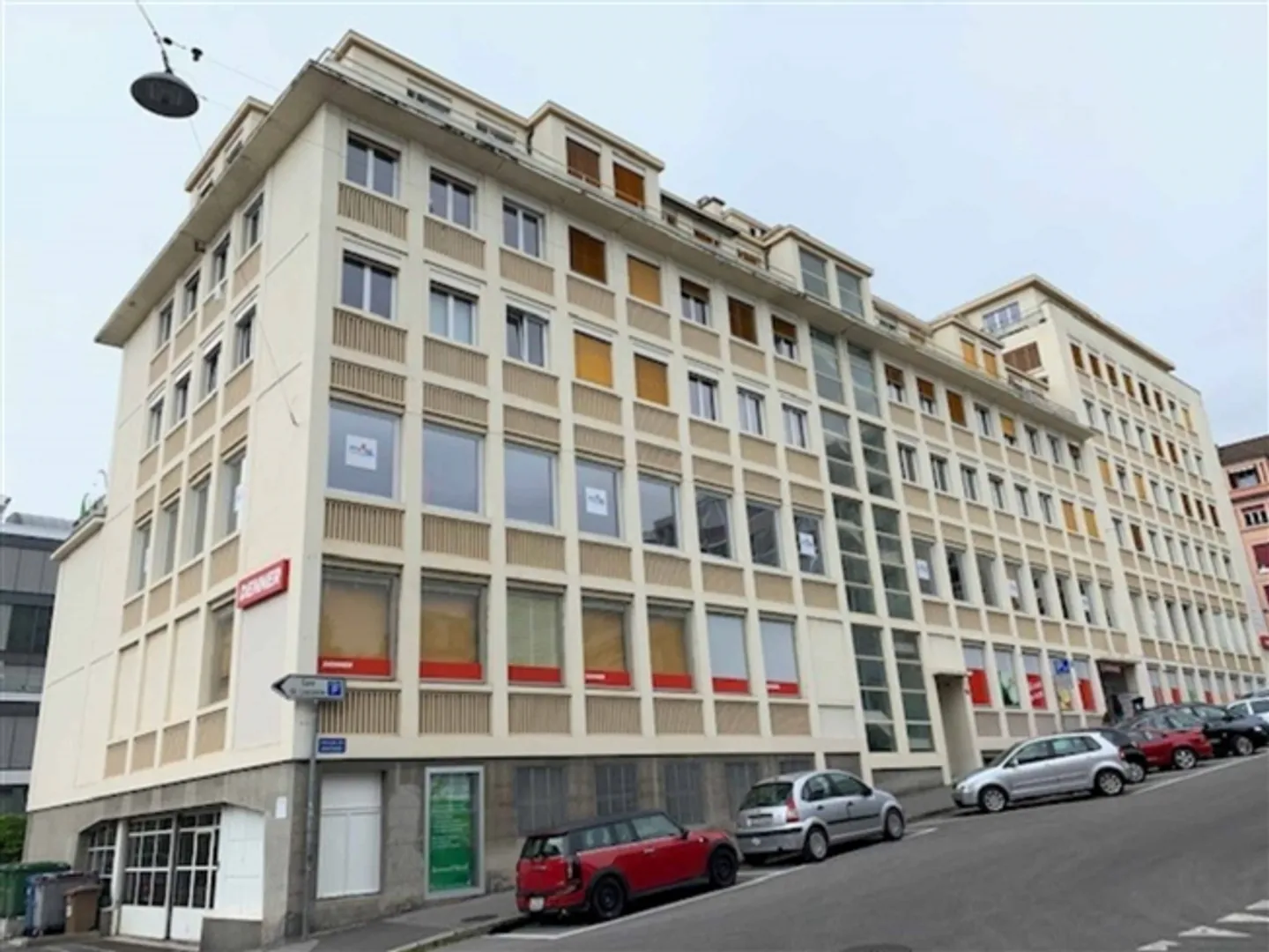 Station de lavage avec parkings et bureau - près de la gare - Photo 2 sur 2