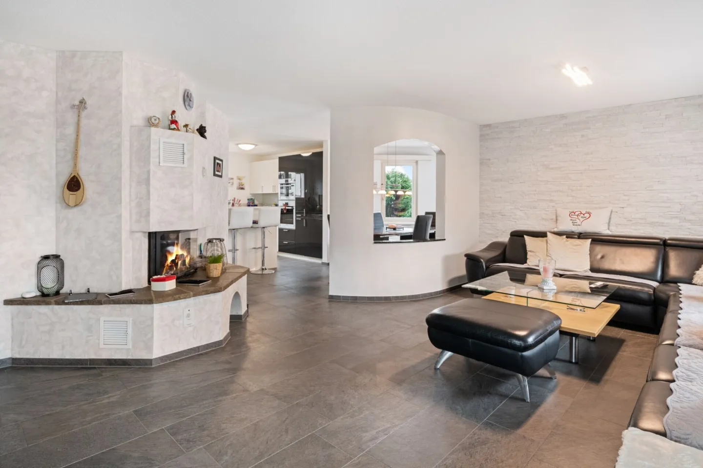 Geräumiges Familienhaus mit Garten - Foto 5 von 14