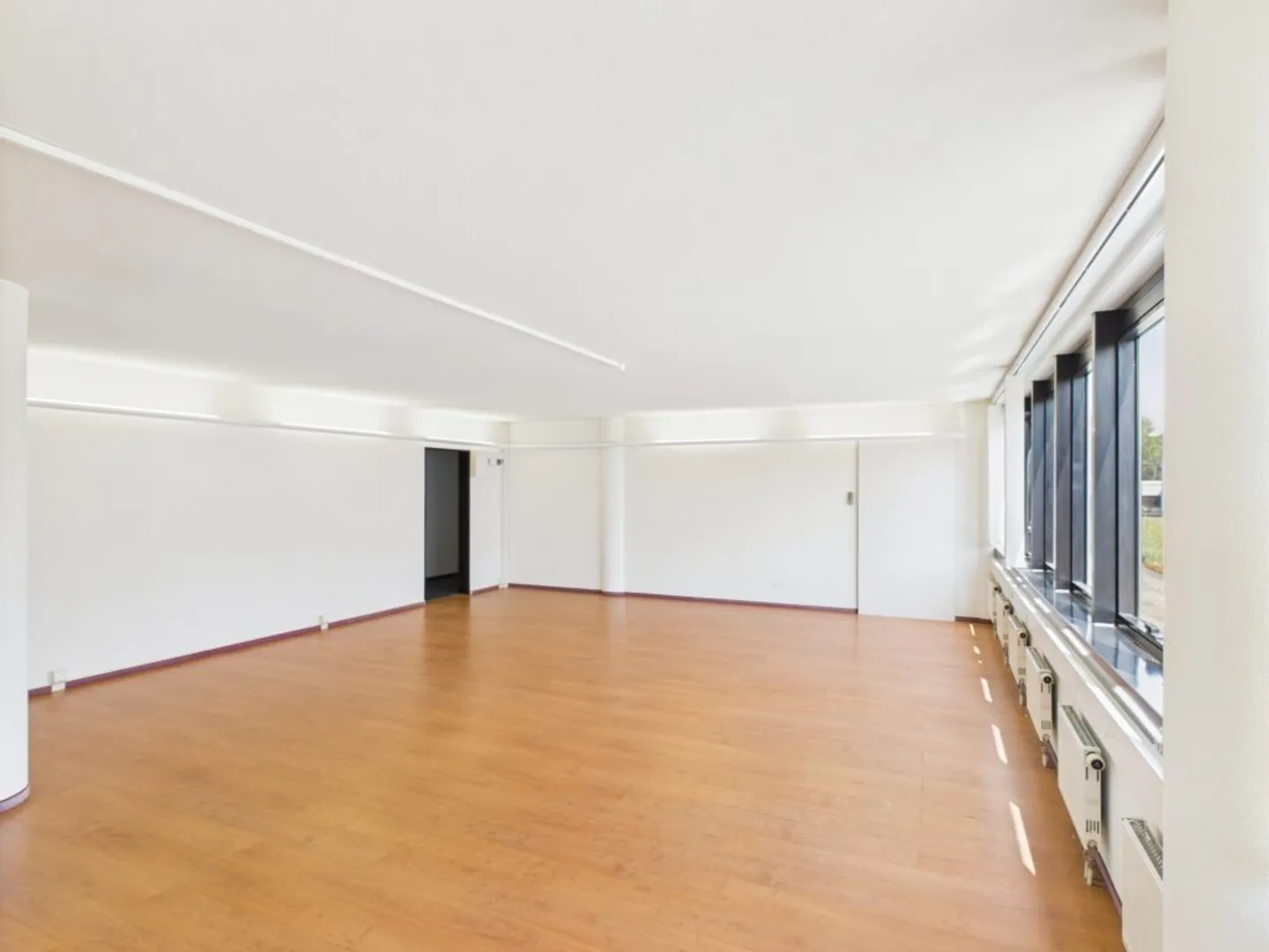 Ufficio di 64 m2 al 1° piano situato in un edificio con una posizione privilegiata - Foto 2 di 5