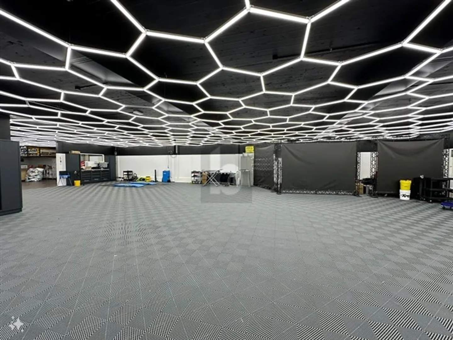 SICHER UND KLASSISCH AUSGESTATTET - Foto 1 von 4