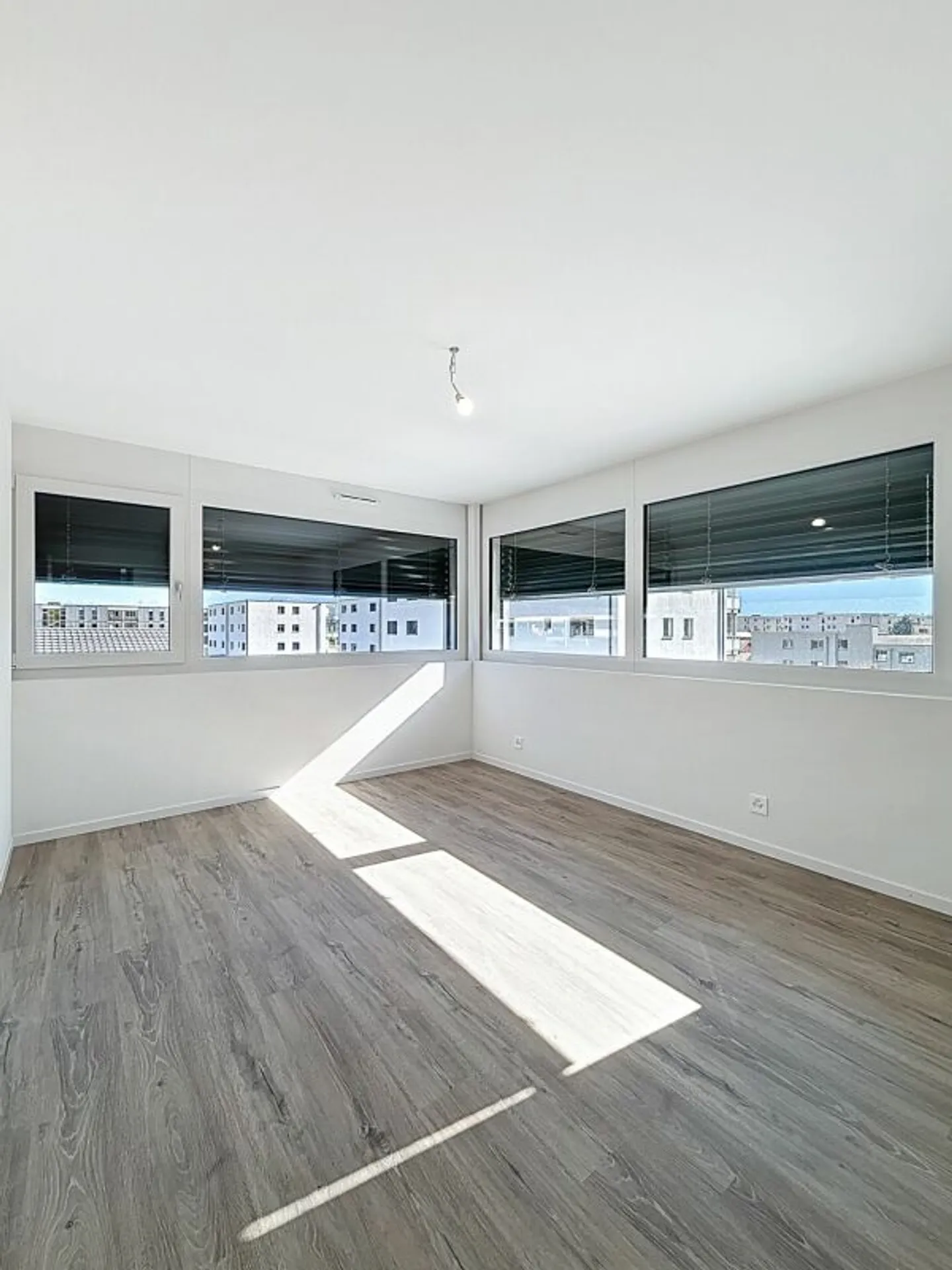 3.5 Room Apartment in Martigny - Photo 8 of 11