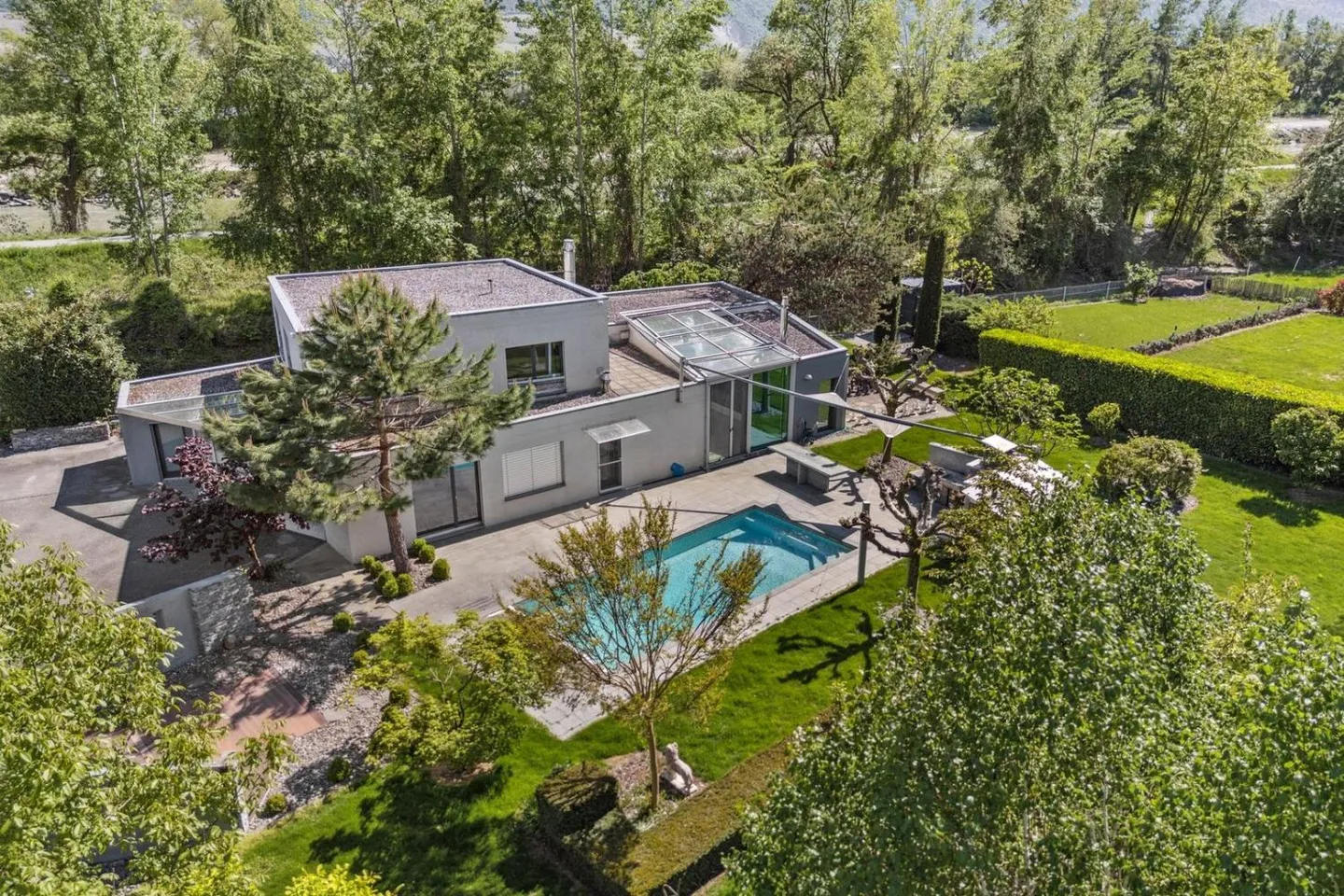 Exklusive Villa mit Pool - Foto 1 von 11