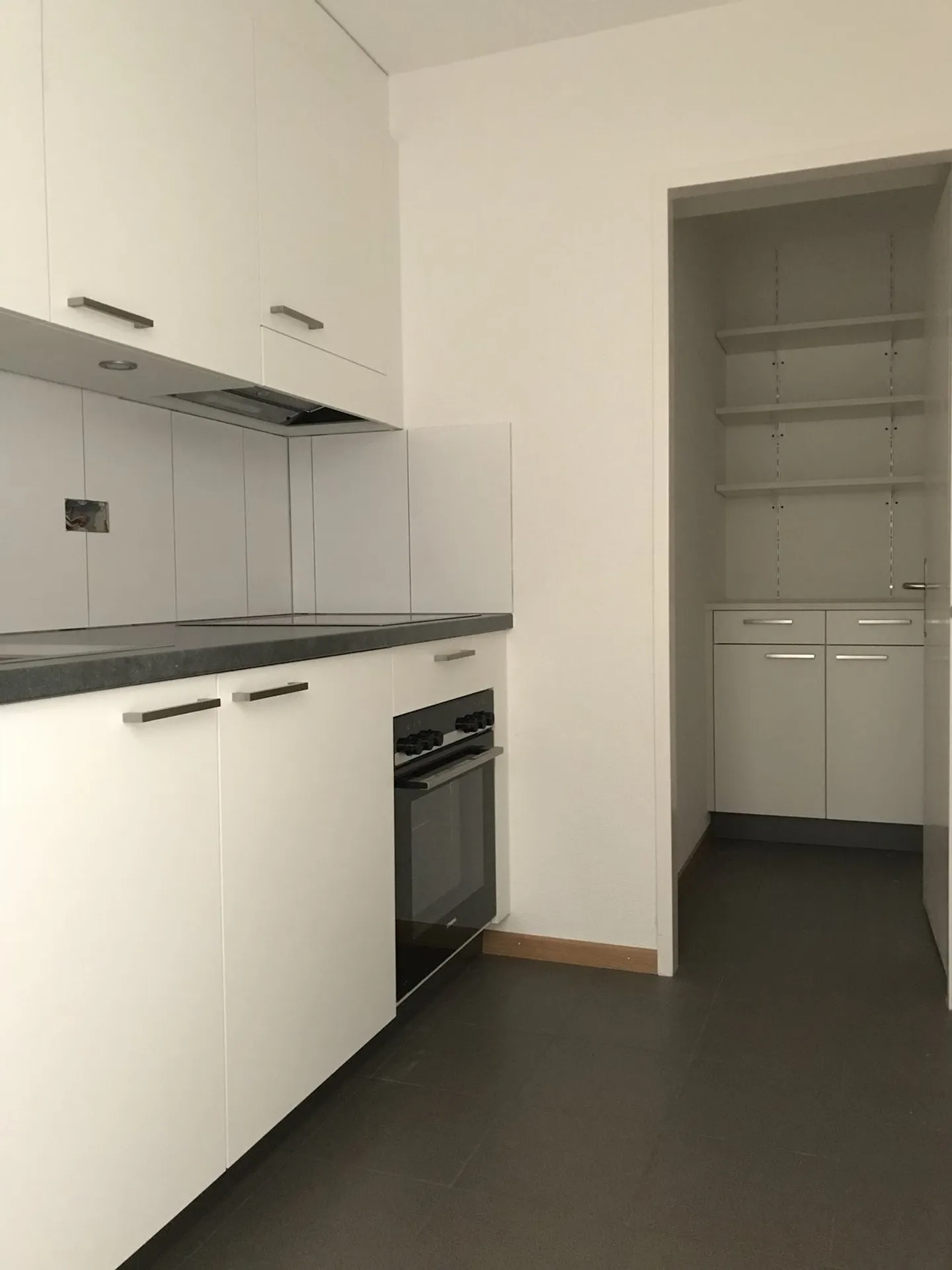 Appartamento affascinante con 2 camere in posizione centrale a Biel - Foto 1 di 4
