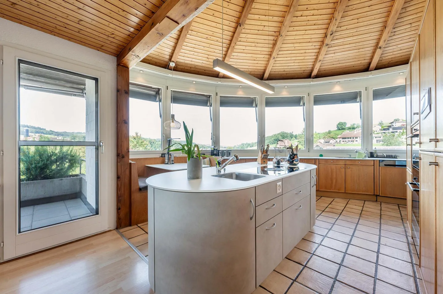 In una zona residenziale tranquilla con vista fantastica - Foto 2 di 13