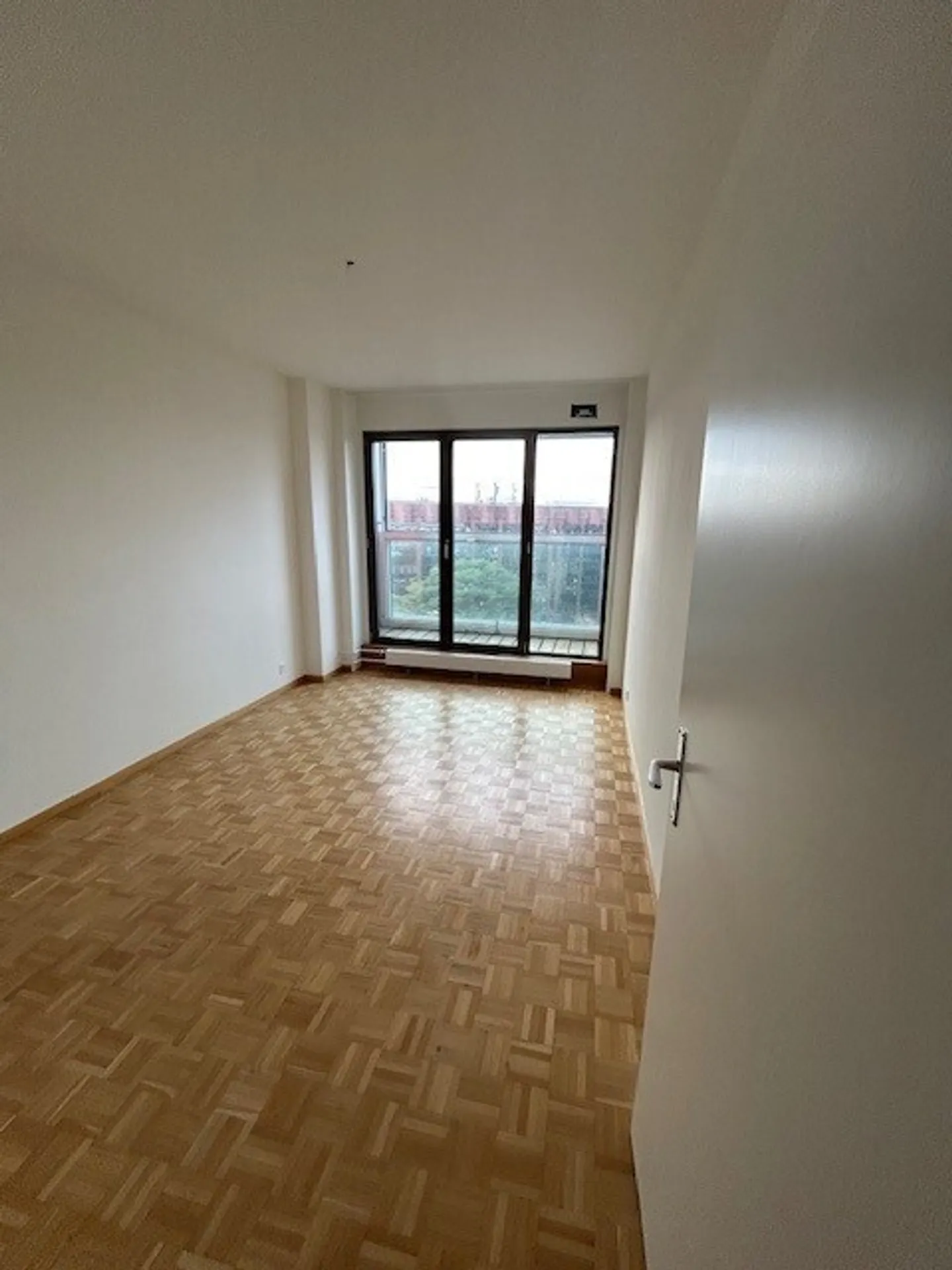 BOUCHET 8 - Large 4-room apartment on the 7th floor - Photo 5 of 9