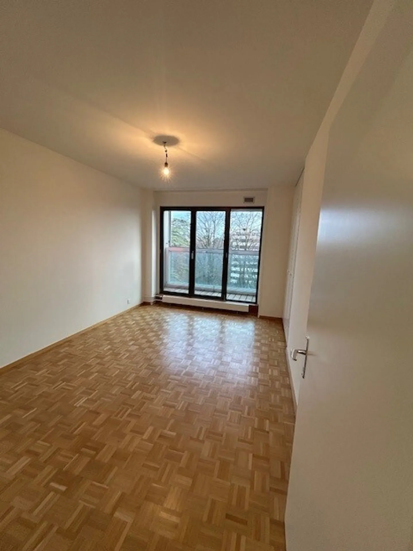 BOUCHET 8 - Large 4-room apartment on the 7th floor - Photo 8 of 9